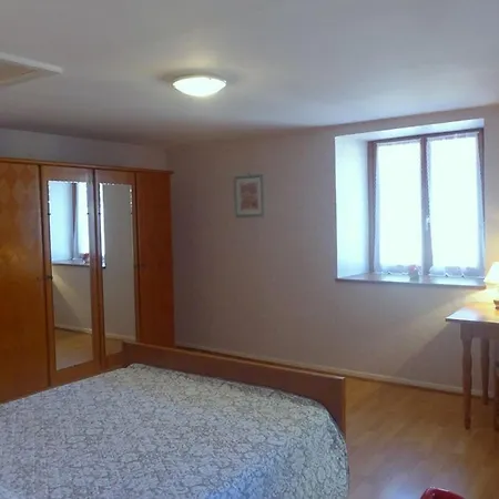 Holiday home Renove Avec Cour Close, 2 Chambres, A - Fr-1-611-52